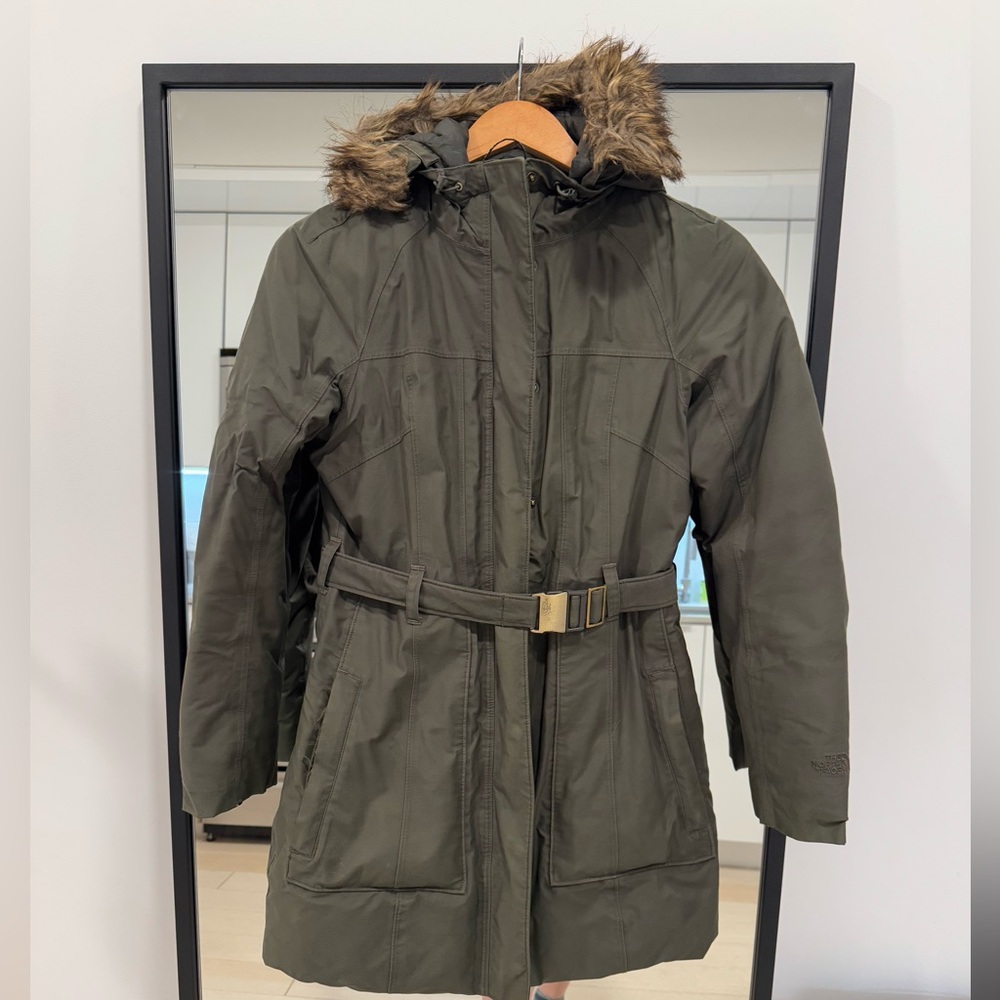 North face belted women’s parka / winter coat